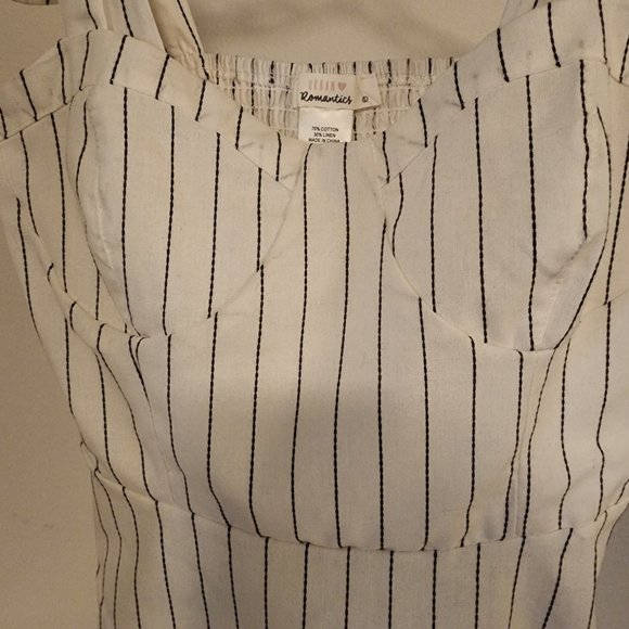 URBAN Romantics Tops - Urban Romantics Linen white with black pinstripe tank top Med NWT